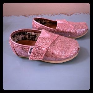 Toddler girls size 5.5 pink glitter Toms